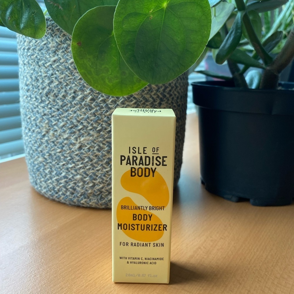 3/$40 🦙 Isle of Paradise Brilliantly Bright Body Moisturizer Radiant Skin